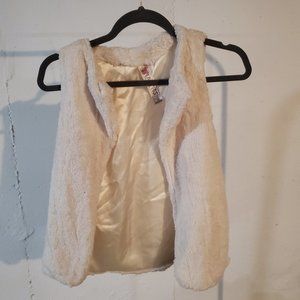 Beautees Large White Faux Fur Vest
